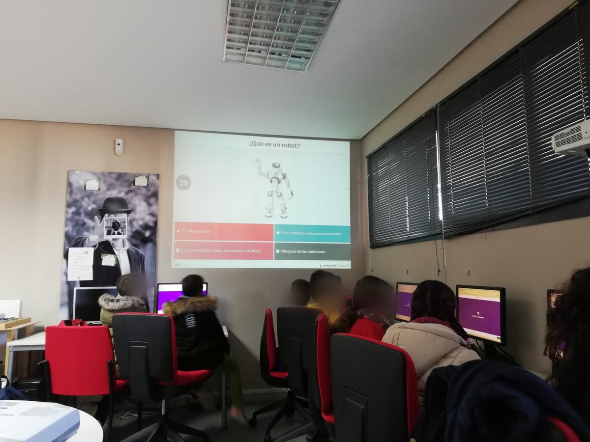 CGRealdlJara's tweet photo. Seguimos aprendiendo 💪 en el el Taller de Robótica con Makeblock realizado en el @CGRealdlJara. Gracias a 
@ecaljarafe @realfegalo #hechoenguadalinfo #premioseducaciudad @AndaluciaJunta @AgenciaDigAnd https://t.co/1Ci0r6tUbr