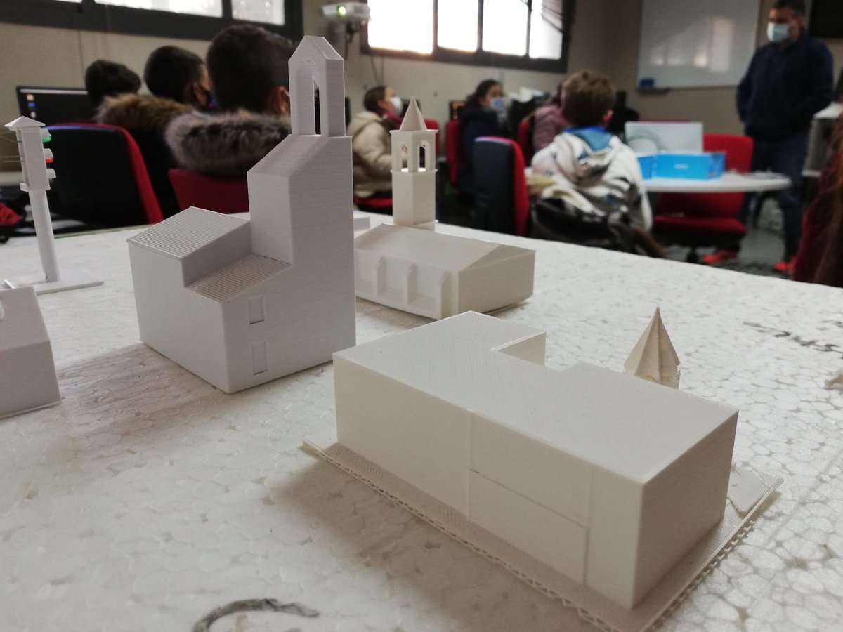 Seguimos aprendiendo 💪 en el el Taller de Robótica con Makeblock realizado en el <a href="/CGRealdlJara/">gUADALINFO dEL rEAL</a>. Gracias a 
<a href="/ecaljarafe/">ecaljarafe</a> <a href="/realfegalo/">CEIP FedGarciaLorca</a> #hechoenguadalinfo #premioseducaciudad <a href="/AndaluciaJunta/">Junta de Andalucía</a> <a href="/AgenciaDigAnd/">Agencia Digital de Andalucía</a>