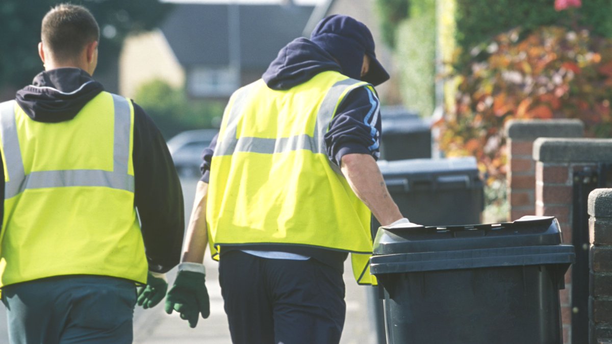 EastSuffolk's tweet image. East Suffolk Council is to create a brand new Local Authority Trading Company (LATCo) which will be responsible for crucial services such as waste and recycling collection, grounds maintenance and street cleansing. ⤵️
eastsuffolk.gov.uk/news/new-tradi…