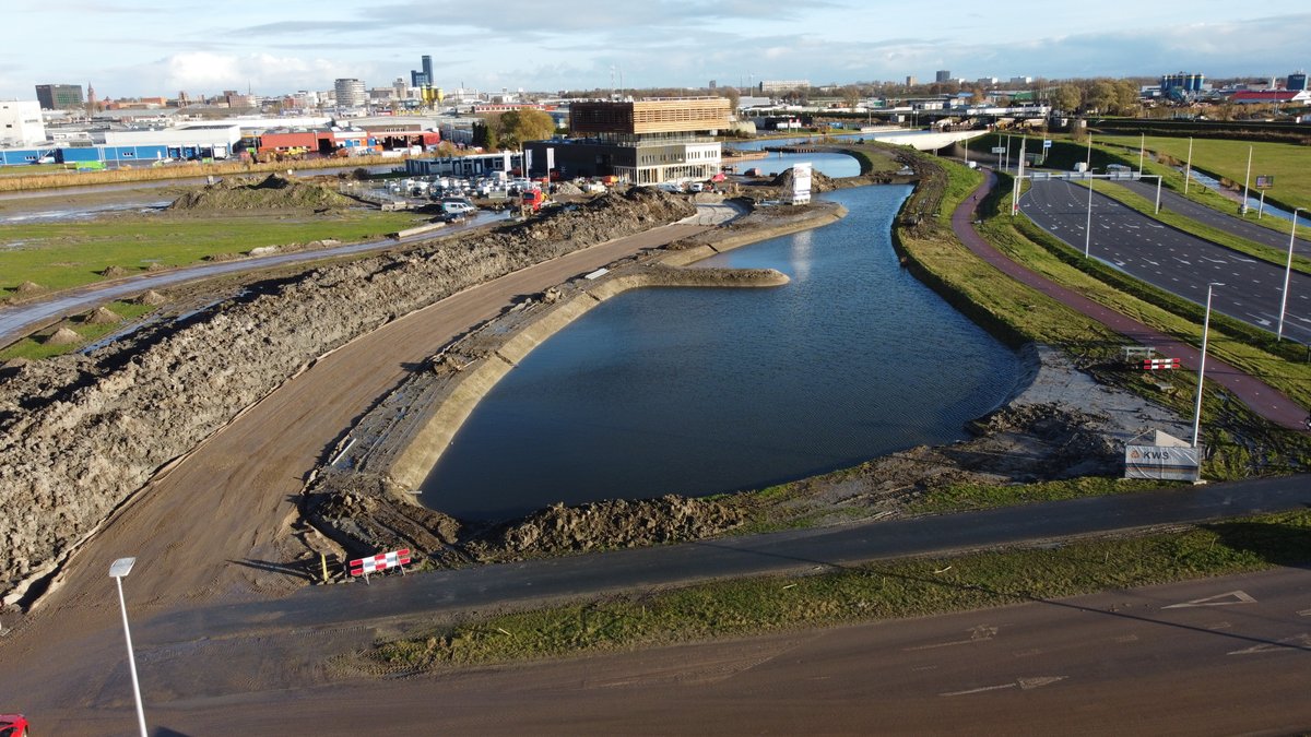 Bij een circulair gebouw hoort een circulaire toegangsweg. Met die insteek ging KWS Infra Leek in gesprek met opdrachtgever Gemeente Leeuwarden over de toegangsweg naar It Swettehûs en werd het oorspronkelijke RAW-bestek aangepast. 👉lnkd.in/gxSqAKcG

#KWSmaakthet