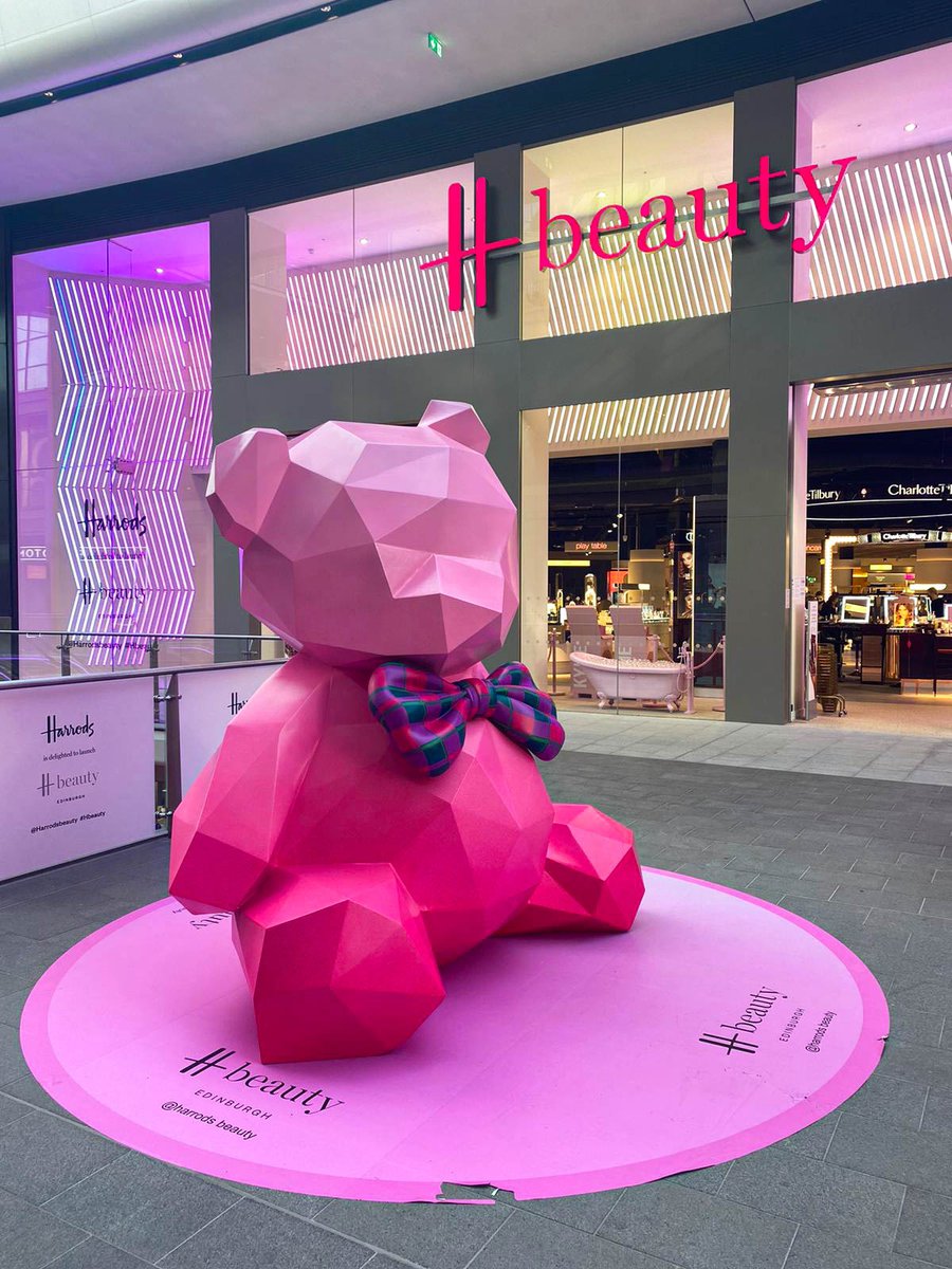 _impactretail's tweet photo. Anna on our team took a trip to Edinburgh this week for the launch of the latest @Harrods H Beauty, and stopped by our gorgeous retail displays with @deciem, @ghd, @rodialbeauty and @LolasLashesUK.🤩 

#hbeauty #hbeautyedinburgh #beauty #retail https://t.co/BJJK3AyrpR