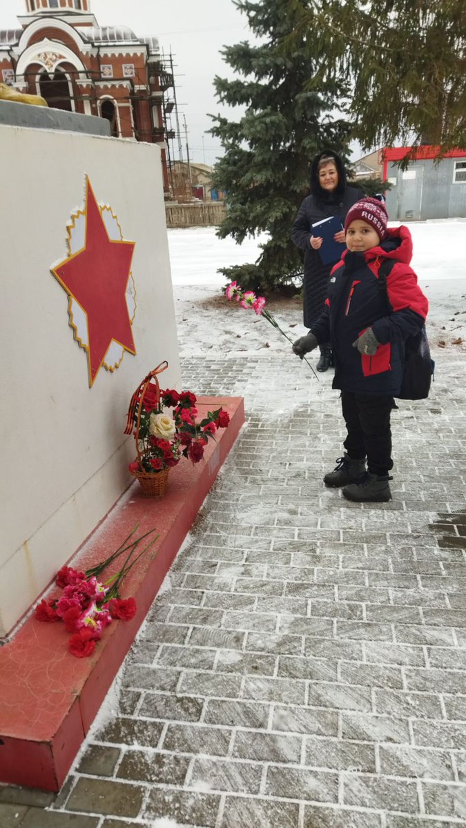 qumAqHHoVtxO2gJ's tweet photo. В рамках празднования Дня неизвестного солдата для учащихся ГБОУ СОШ с.Бобровка проведены мероприятия:просмотр х/ф о ВОВ"Жаворонок" и митинг.
Войну не перепишешь, поэтому какой бы жестокой правда не была, именно она может быть средством нравственно-патриотического воспитания. https://t.co/vbZIzueKy1