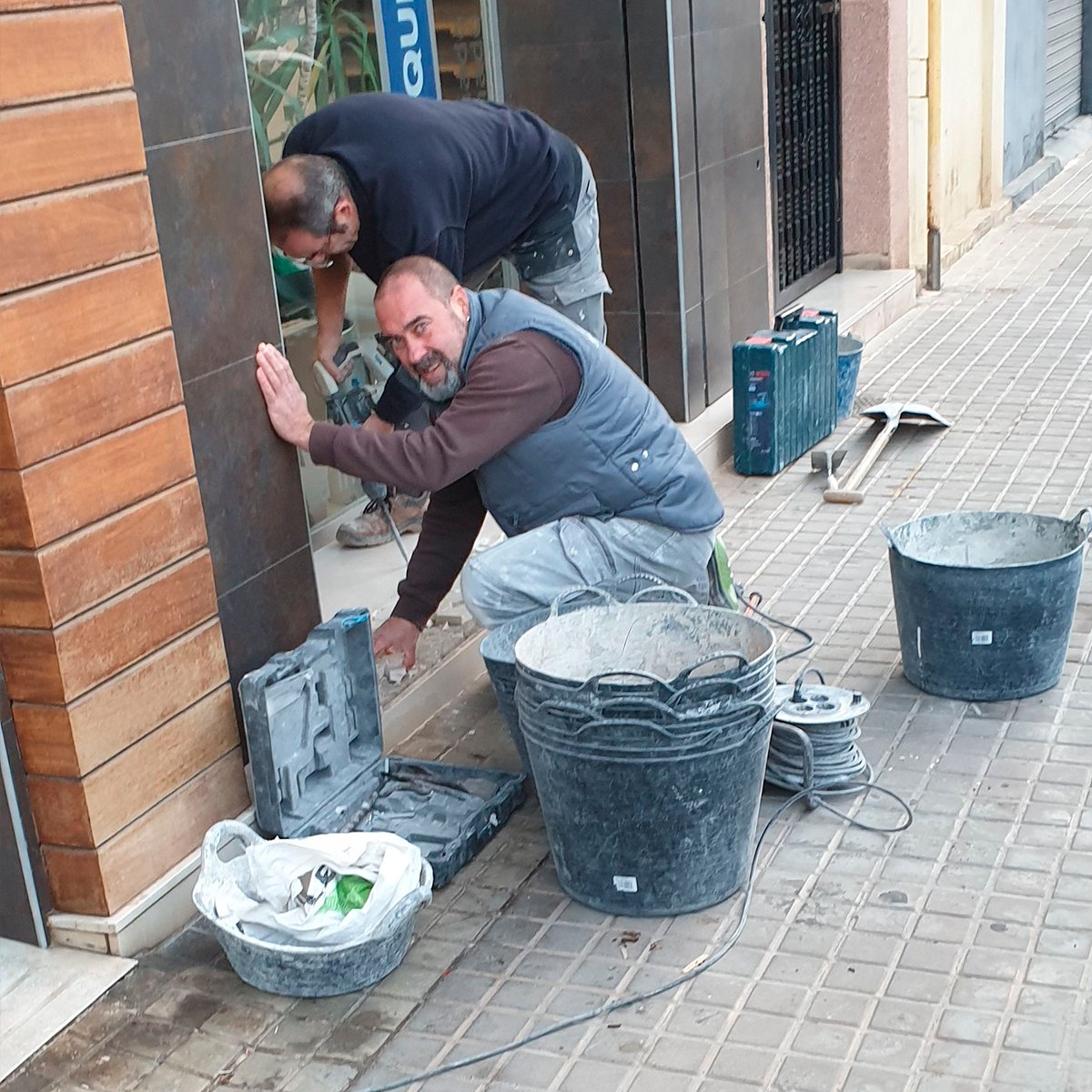 Mondecora's tweet photo. ¡Estamos de reformas!

Mónparquet se renueva... ¡y podréis visitarnos a partir del jueves 9!

Os dejamos con algunas imágenes de las reformas. ¡Nos morimos de ganas de que veáis cómo queda la tienda!

https://t.co/y0R7DubOCS

#parquet #restauración #sueloslaminados #reformashogar https://t.co/qsNQmh27nI