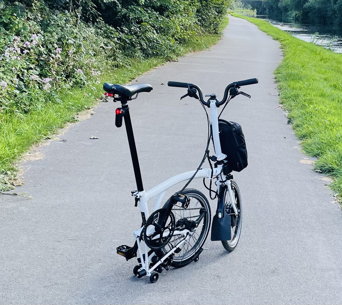 barriem's tweet photo. Yahoo! Reached my target to cycle 3500 miles by Jan 1st,today. So I still had about 3 weeks to spare.👍Going to up my target for next year,to 4000 miles. @BromptonBicycle @SwytchBike https://t.co/U28xtQC9HU