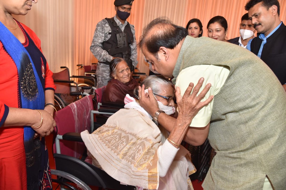 himantabiswa's tweet photo. #InternationalDayOfPersonsWithDisability 

Attended a program on this special day at Bhaskar Verma Kshetra, Amingaon today. 

As our gratitude to specially abled people, we've decided to upgrade Deaf &amp; Dumb School, Kahilipara &amp; Blind School, Basistha to Higher Secondary level. https://t.co/kDvdGwFewp