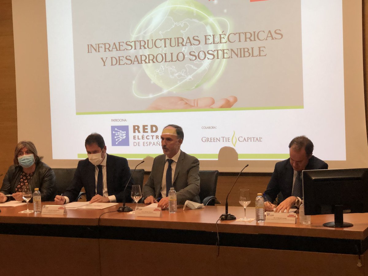 jgborbolla's tweet photo. Foro Infraestructuras Eléctricas y desarrollo sostenible #AndaluciaEconomica @RedElectricaREE @CapitalTie https://t.co/fAfMdlHYIj