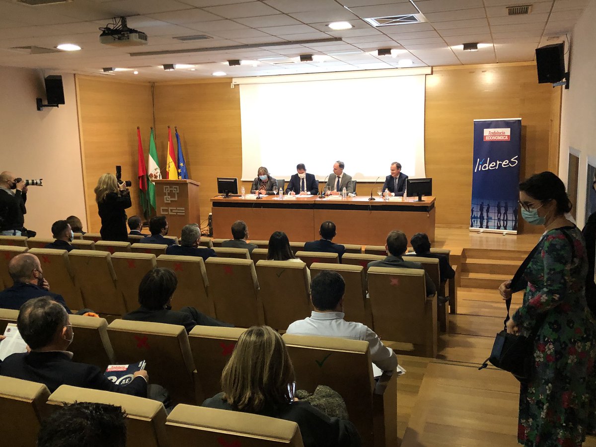 jgborbolla's tweet photo. Foro Infraestructuras Eléctricas y desarrollo sostenible #AndaluciaEconomica @RedElectricaREE @CapitalTie https://t.co/fAfMdlHYIj