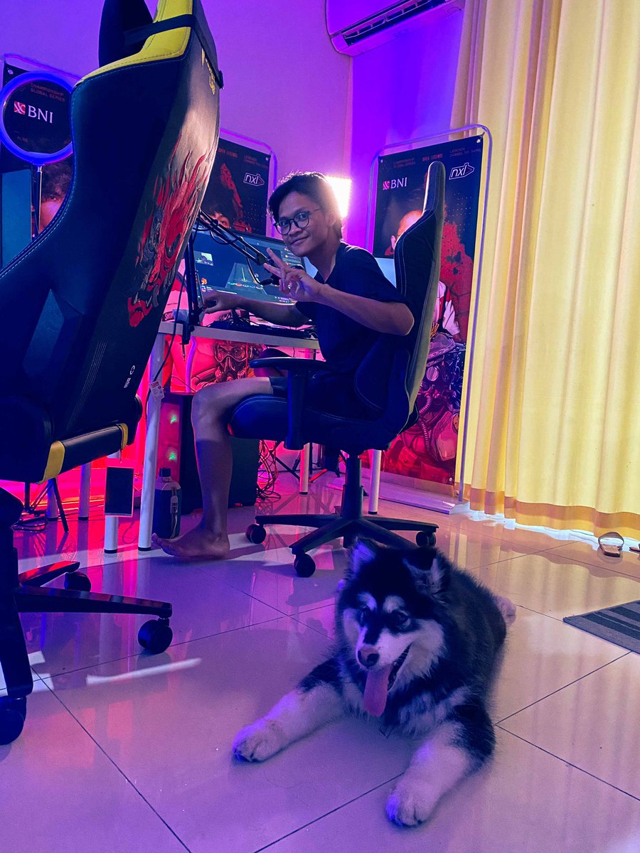 wpackapex's tweet photo. ALGS Pro leaguse tomorrow week 5 &amp; 6 on Sunday APAC South. Wish us luck 😘🏆🏆 #wpackcomeback #ggwpack #nxlwolfpack https://t.co/PH1CN7Y7KR