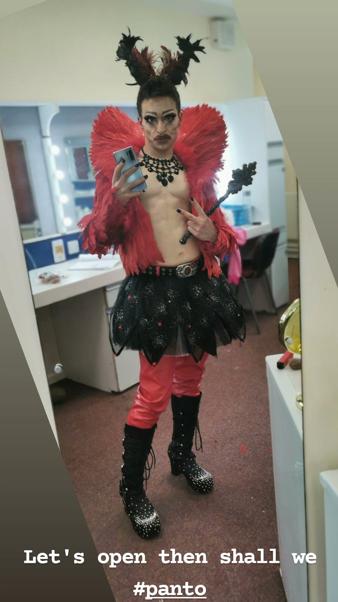 lucasrush's tweet image. Let&apos;s open then shall we. 😎💅

#pantotime @SheffieldLyceum