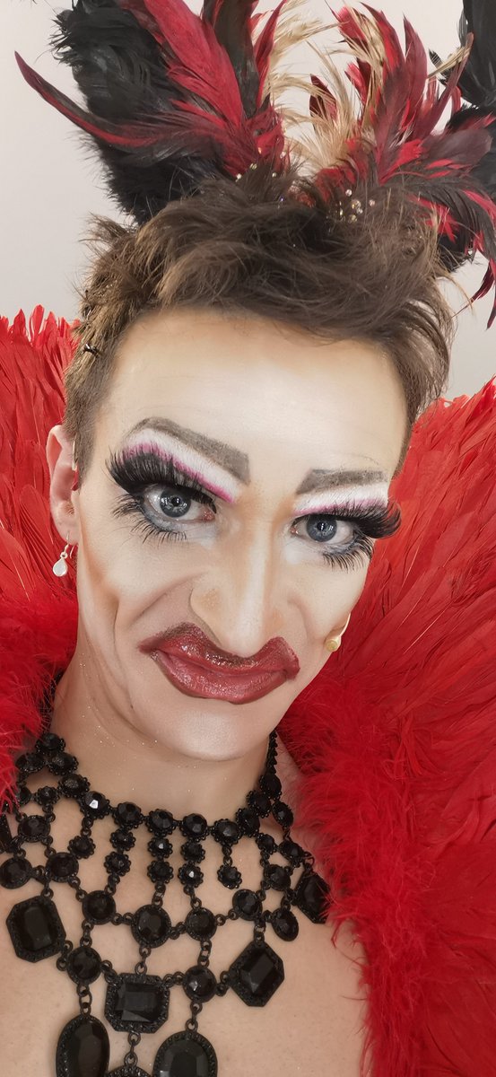 lucasrush's tweet image. Let&apos;s open then shall we. 😎💅

#pantotime @SheffieldLyceum