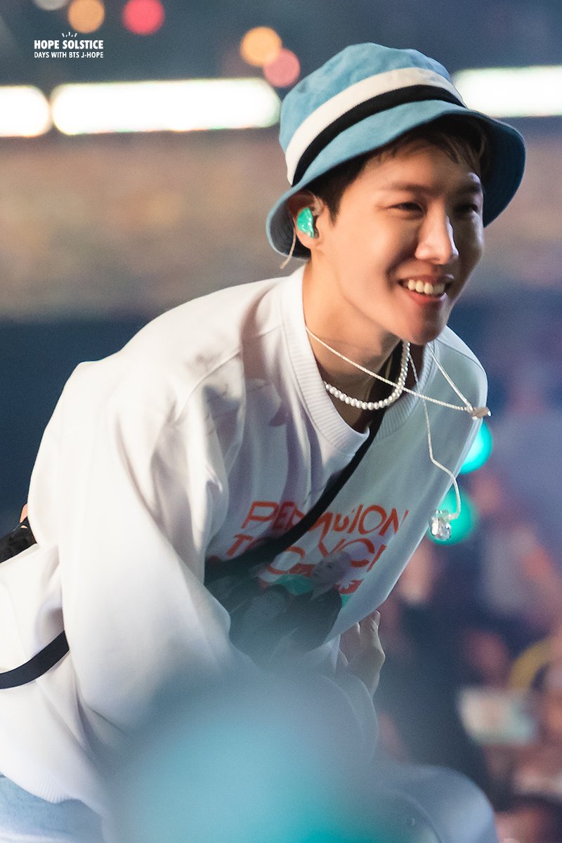 dayswithyou218's tweet photo. 211202 PTD ON STAGE LA 

#PTD_ON_STAGE_LA🙇🏻‍♂️
#제이홉 #정호석 #호비 #JHOPE
#BTS #방탄소년단 @BTS_twt https://t.co/ZIOZt8u95q