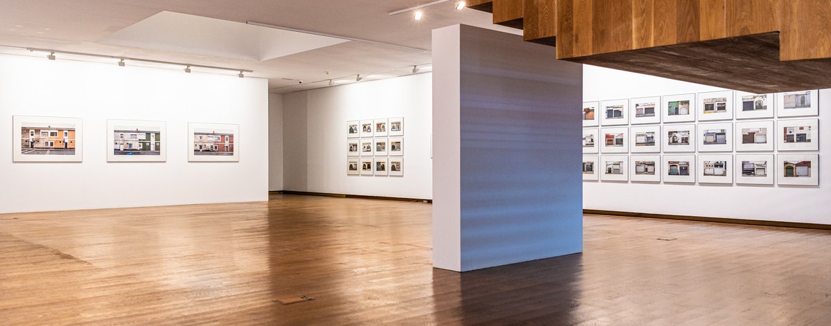 FundLuisSeoane's tweet photo. Fotografía e deseño editorial son as nosas propostas para esta ponte: 'Parellas' de #ManuelSendon, #TAPASI. Unha parte do todo e as exposicións de @ffocofestival están na @FundLuisSeoane 
#Parellas #ManuelSendon #TAPASI #FF5 #deseño #libros #fotografia #culturacoruña #DACCultura https://t.co/1BhFFXBNbn