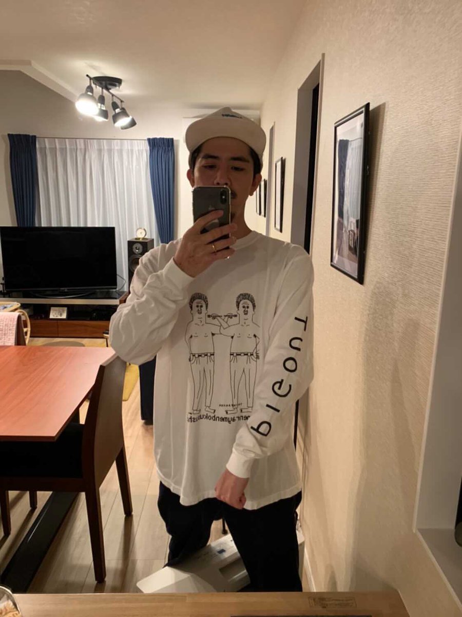 THINFANFAN's tweet photo. 前にSCUM BOY先生が描いてくださったおじさんでロンT作りました。お陰様で第一陣が完売し、現在第二陣のご注文承っています。普段着にも使える暴飲暴食用バトルウェアです。 1枚送料込み3300円になります。DMください！
@garret_clothing 
@DUMBO_YOKOHAMA 
@ytr_era
@sauce_ink 
スペシャルTHXです!!! https://t.co/m0eNHnNmWs