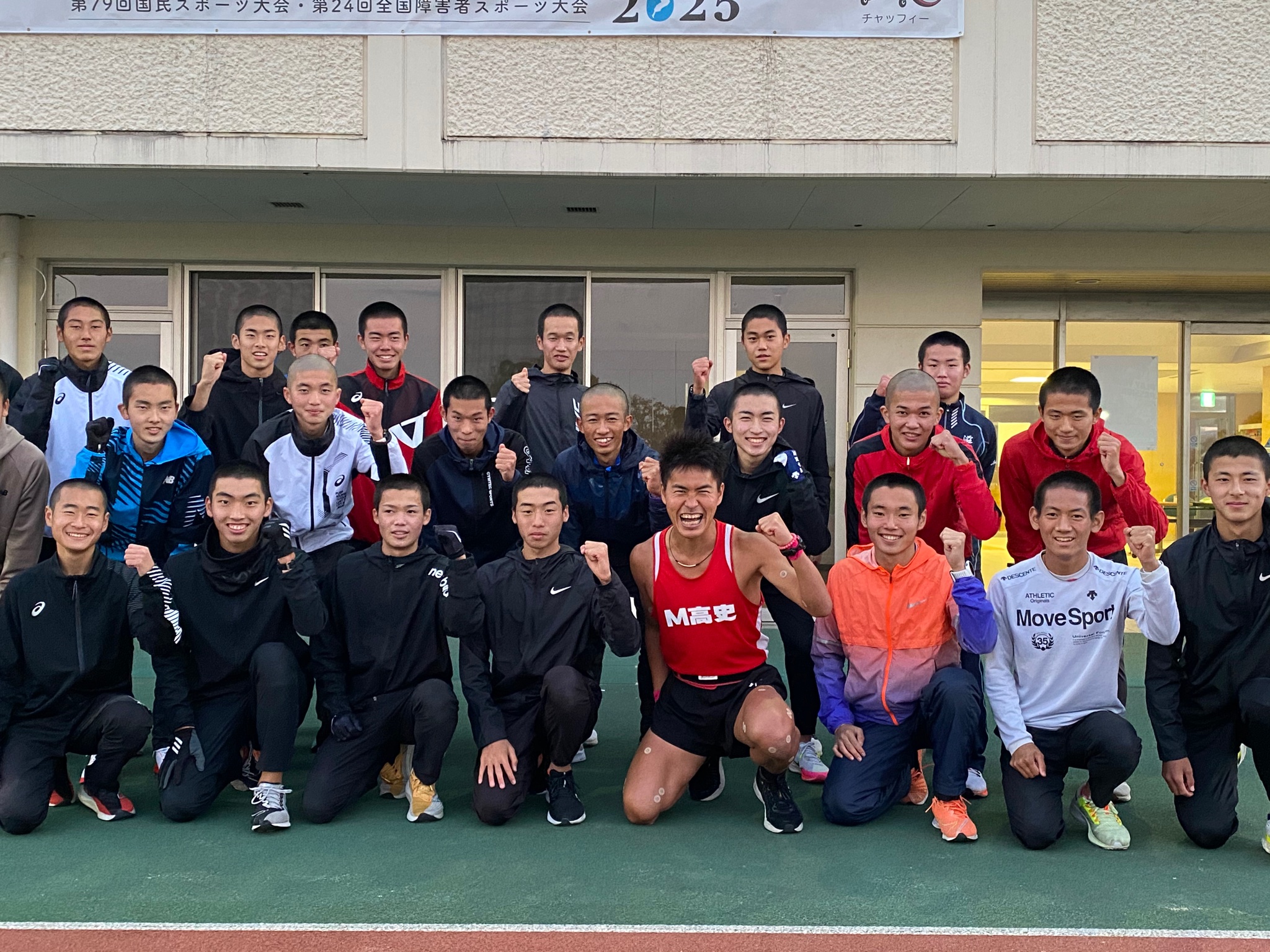 M高史 本日は 滋賀学園高校陸上競技部 の練習に伺ってきました 都大路に向けて現状打破する選手の皆さんの練習にも参加させていただきました ありがとうございました ｍ高史の部活訪問 T Co Ckcozaxuzn Twitter