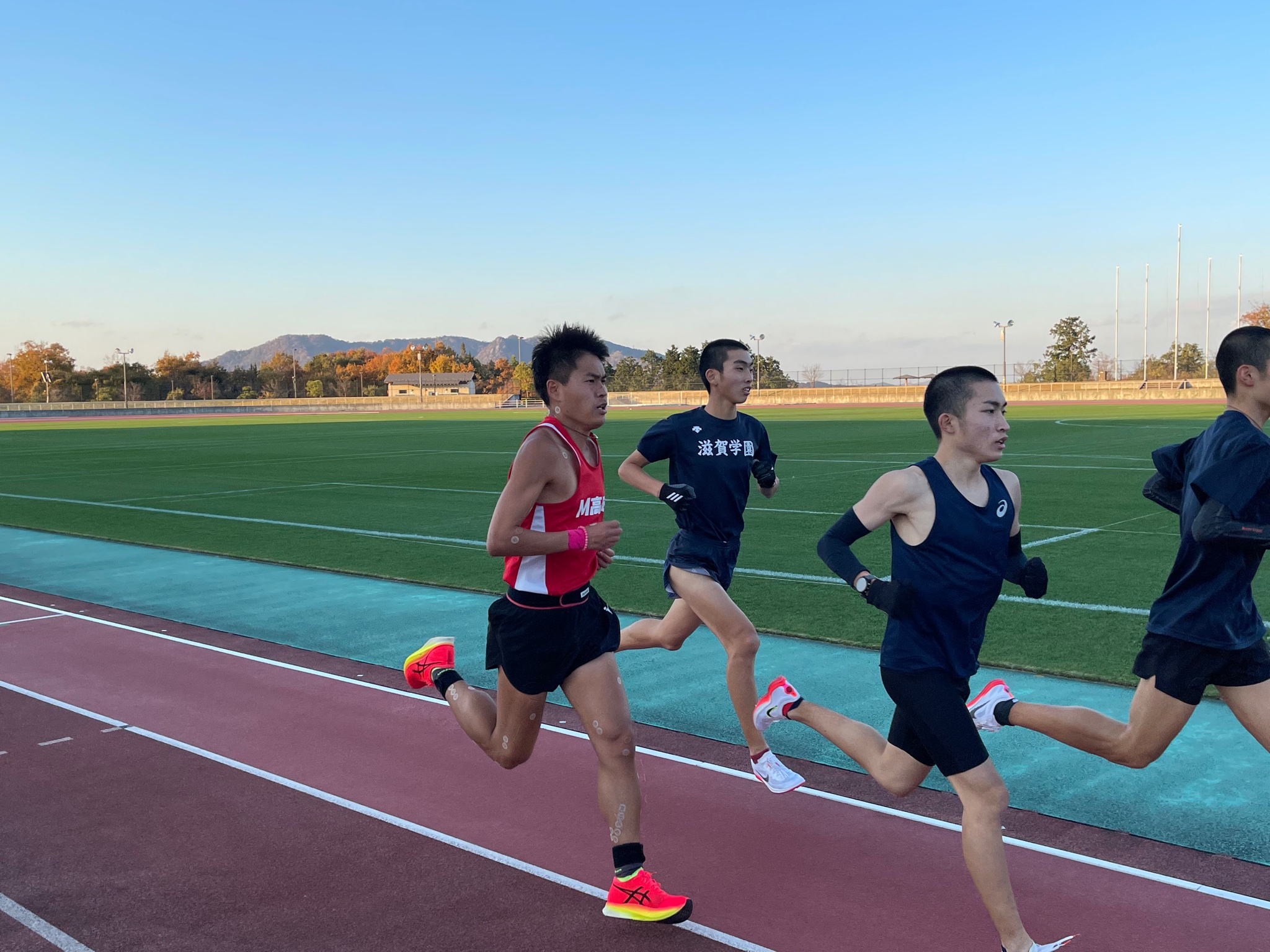 M高史 本日は 滋賀学園高校陸上競技部 の練習に伺ってきました 都大路に向けて現状打破する選手の皆さんの練習にも参加させていただきました ありがとうございました ｍ高史の部活訪問 T Co Ckcozaxuzn Twitter