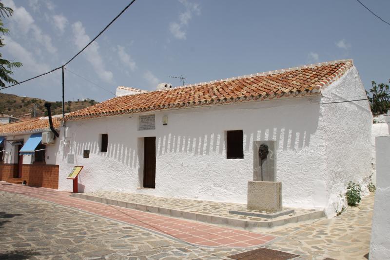 Historiator_'s tweet photo. Salvador Rueda, nació en #Benaque, en el municipio de #Macharaviaya (en la comarca malagueña de la #Axarquía). https://t.co/iDmkKncAKh