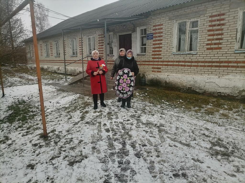 3 ноября памятная дата "День неизвестного солдата" Это сравнительно новая   дата в российской истории. Впервые его отметили в 14 году. "Имя твоё неизвестно, подвиг твой бессмертен"
