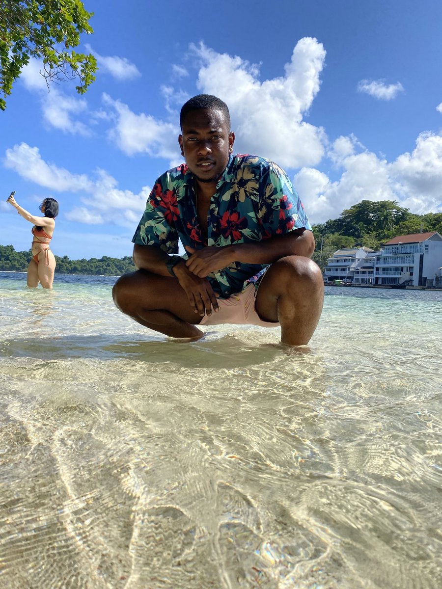 lowboywavy's tweet photo. birthday vibes in the homeland 
🤞🏾💚💛🖤 https://t.co/dwnrW6RQHU
