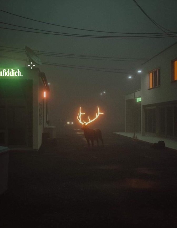 в Финляндии оленю покрыли рога светоотражающей краской - что бы его не сбили машиной смотрится сказочно