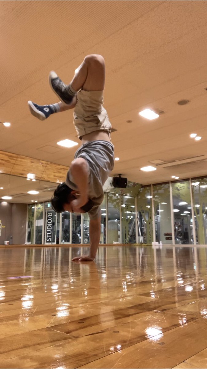 CreatorTomoe's tweet photo. TOKYOHandwalker handwalking overdone
逆立ち歩き大袈裟にやってみました
https://t.co/HAdgzvFM6f
lets hand walking
#tokyohandwalker
#東京逆さま観光
#handwalking
#handstand
#overdone
#workout
#逆立ち
#逆立ち歩き https://t.co/GqN6o1hgJa