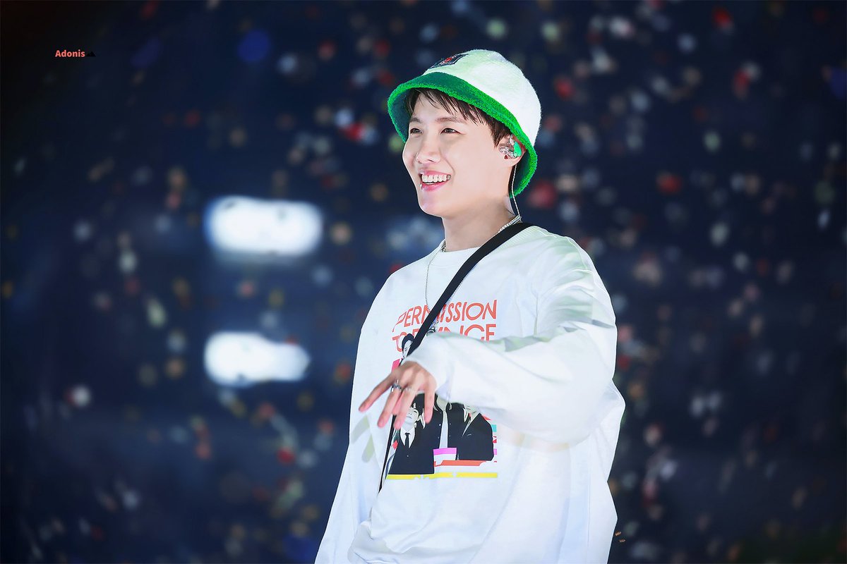 Adonis_Hoseok's tweet photo. 211202 PTD in LA
Smile :)
#제이홉 #정호석 
#JHOPE #ジェイホープ 
#BTS   #방탄소년단       
@BTS_twt https://t.co/S1QPYCy9i3