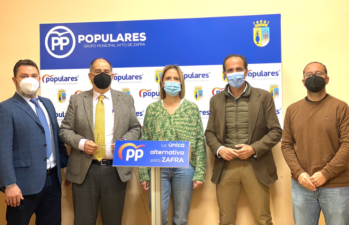 JuanParejoFdez's tweet photo. Rueda de prensa hoy #ZAFRA con nuestro Portavoz municipal, Juan Carlos Fdez, nuestra vicesecretaria de comunicación provincial @PP_Badajoz MJ.Calderon Explicamos y damos a conocer las 26 enmiendas de Zafra y comarca. #PGEX2022 @GPPopularExt ha presentado total de 718 enmiendas. https://t.co/p9RLPXYydu