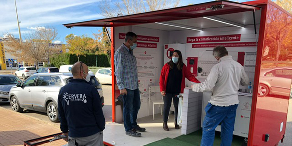 saunierduval's tweet photo. Gracias a nuestro Showroom #OnTheRoad y a @CTEEPSL, @ElectroStocks, @LevantiaAAL, #Saltoki, #Sencor y #Disclima; ya son muchos los instaladores que han podido ver en directo instalaciones reales de nuestros productos.

¡Muchisímas gracias a todos los que os habéis acercado! https://t.co/qyLZ4Fxhg1