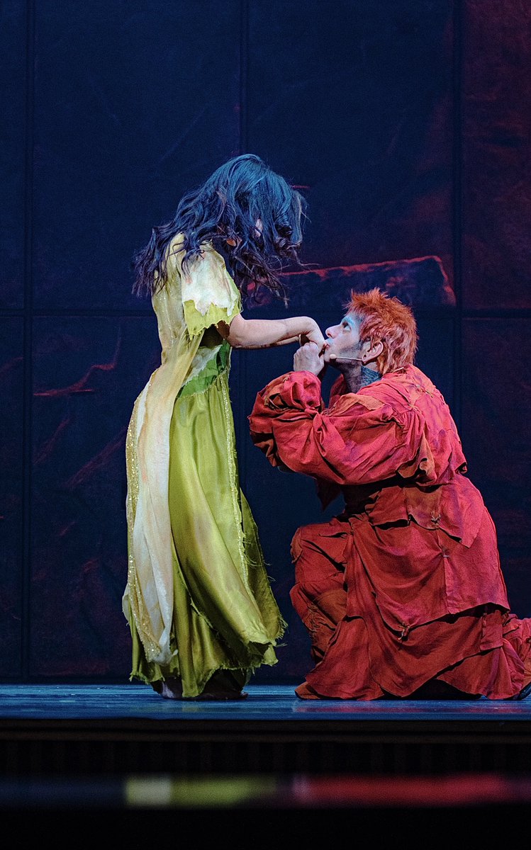 노트르담 드 파리 프렌치 내한 투어..

1.올해도 끝나가는데 연말 기분 삼아 볼만한 인상깊은 뮤지컬->맞음
2.돈이 아깝지 않은 자본과 인력의 짜릿함->완전 맞음
3.유튜브 영상으로나 보던 그 사람->완전 있음
4.에스메랄다한테 무릎 꿇고 손등키스 하는 콰지모도->진짜 완전 실존