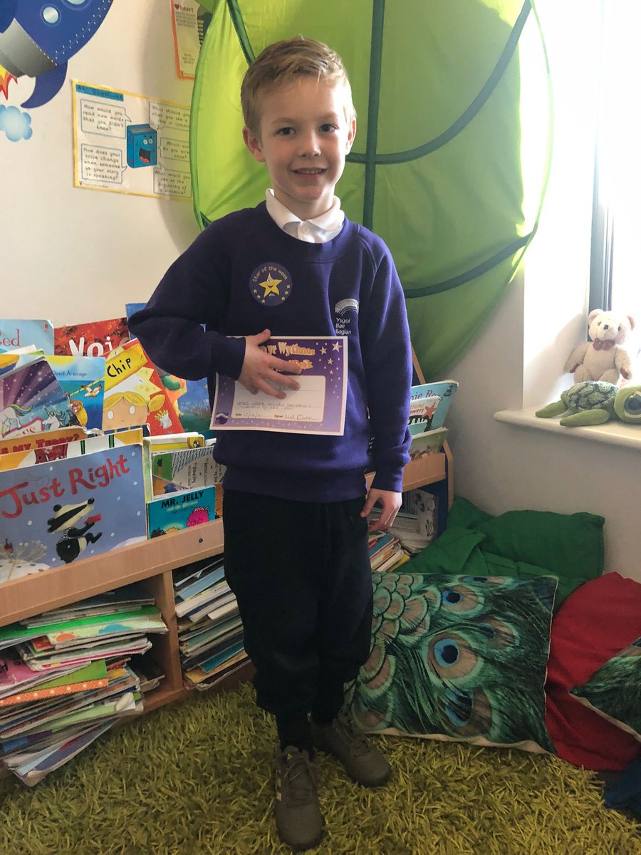 This week we have been working on the seasons and how they change throughout the year 🍂🌷⛄️☀️ our ⭐️ of the week made super observations, confidently sorted the months correctly and identified key annual celebrations- dal a ti 👏🏼👏🏼 #staroftheweek #serenyrwythnos