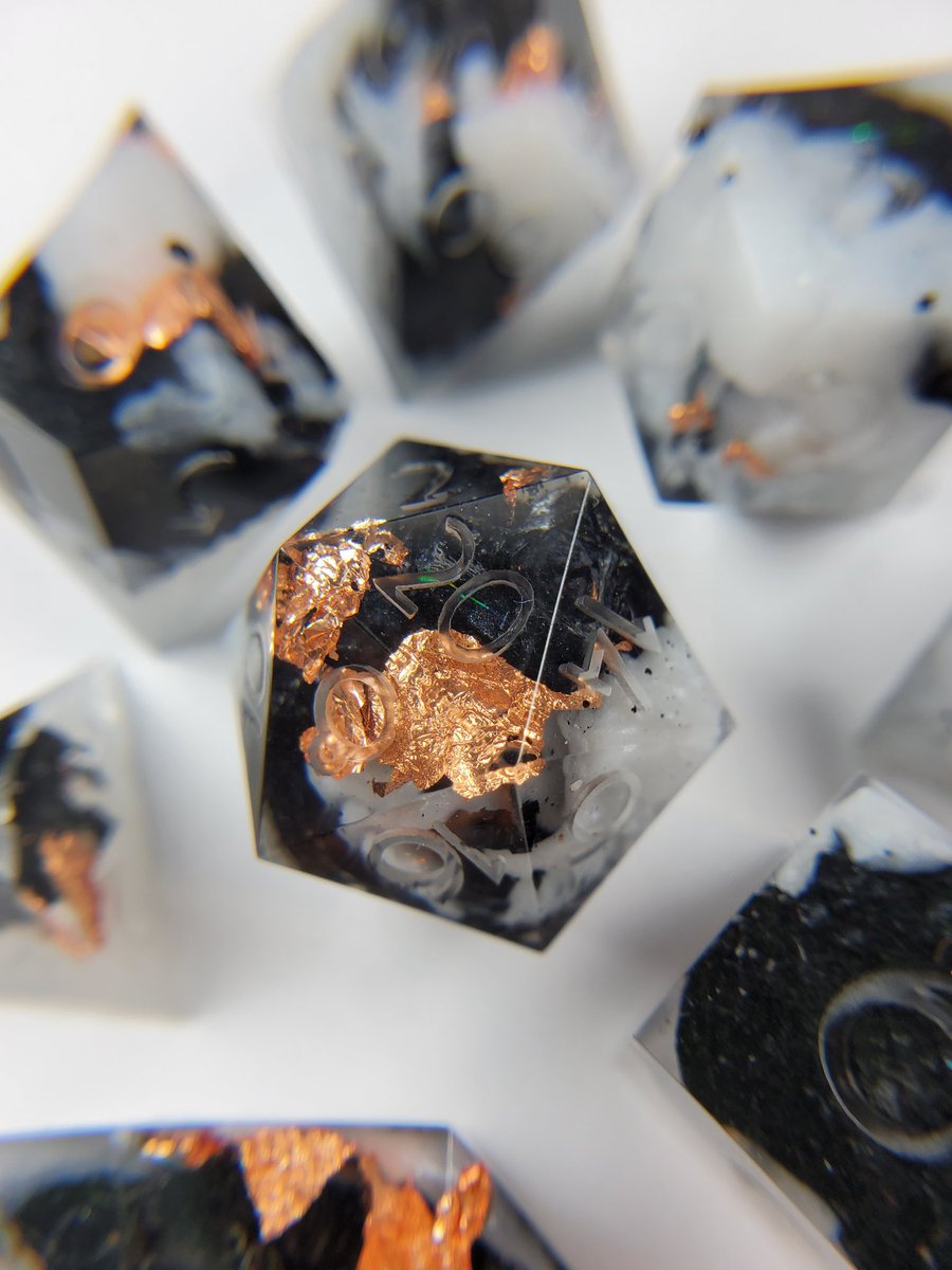 #dnd #dnddice #dice #dnd5e #handmadedice