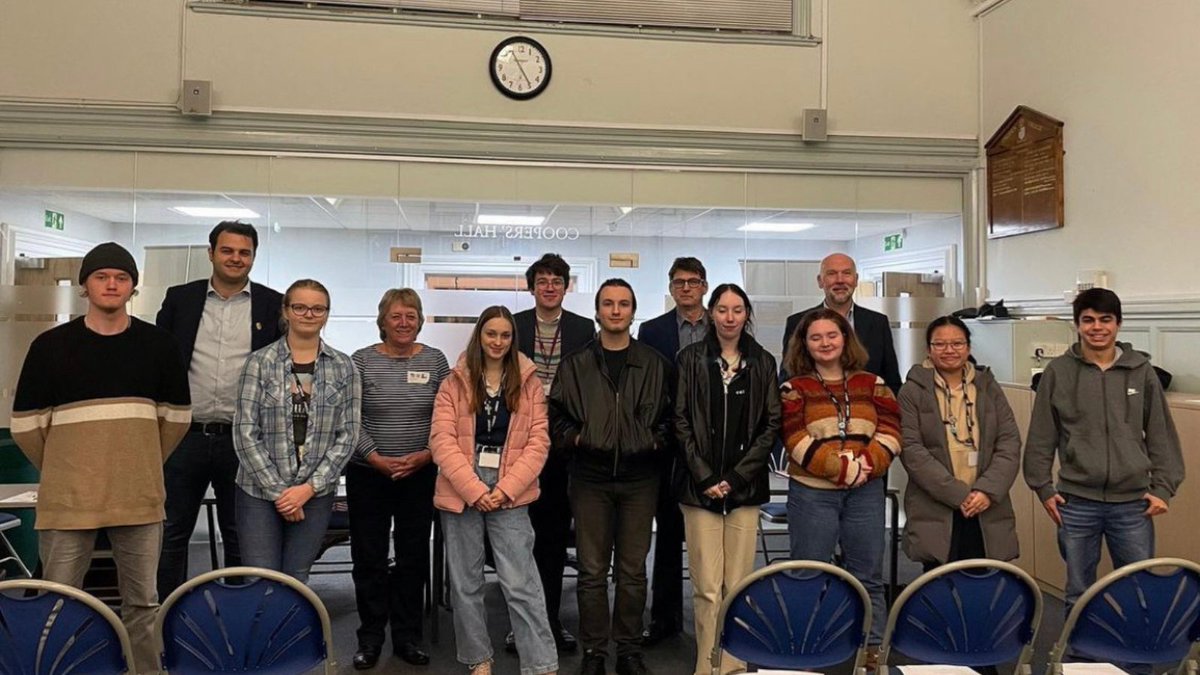 Thank you to the Runnymede Borough Council Climate Change Working Group for coming in to Strode’s College to facilitate some valuable conversation around sustainability, biodiversity and local initiatives around these important topics. 🌍 

📸 @strodescollegesu