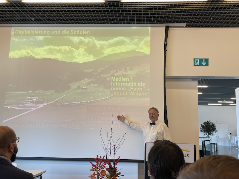 RuediArnold's tweet photo. Heute an der Netzwerktagung "Master Fachdidaktik Medien &amp; Informatik" im @Verkehrshaus: Inspirierendes Referat von @merzthurgau zu Chancen in diesem Studiengang und generell zur Digitalisierung im Bildungskontext - Danke schön! 👏 https://t.co/9Vz6pAE2WX