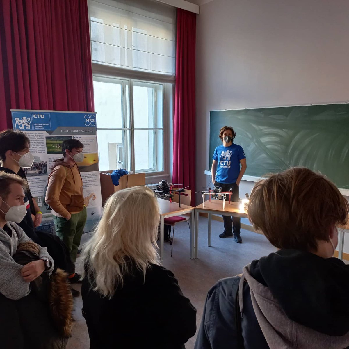 mrs_ctu's tweet image. Jaký máte dnes den? U nás to v rámci Dne otevřených dveří na @CVUTFEL pěkně frčí 🙂
Nestihli jste se k nám podívat? Nezoufejte! 
Další DOD na FEL @CVUTPraha bude 13. ledna (online) a 3. února (prezenční).

#mrsgroupprague #denotevrenychdveri #felcvut #cvut #praha #univerzita