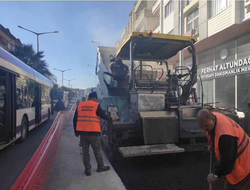 sbbfenisler's tweet photo. Haliliye İlçesi Ulubatlı Mahallesi Yunus Emre Caddesi Asfalt serim çalışması başladı.Hayırlı olsun. 

@zabeyazgul https://t.co/Yf5VIfhjBG
