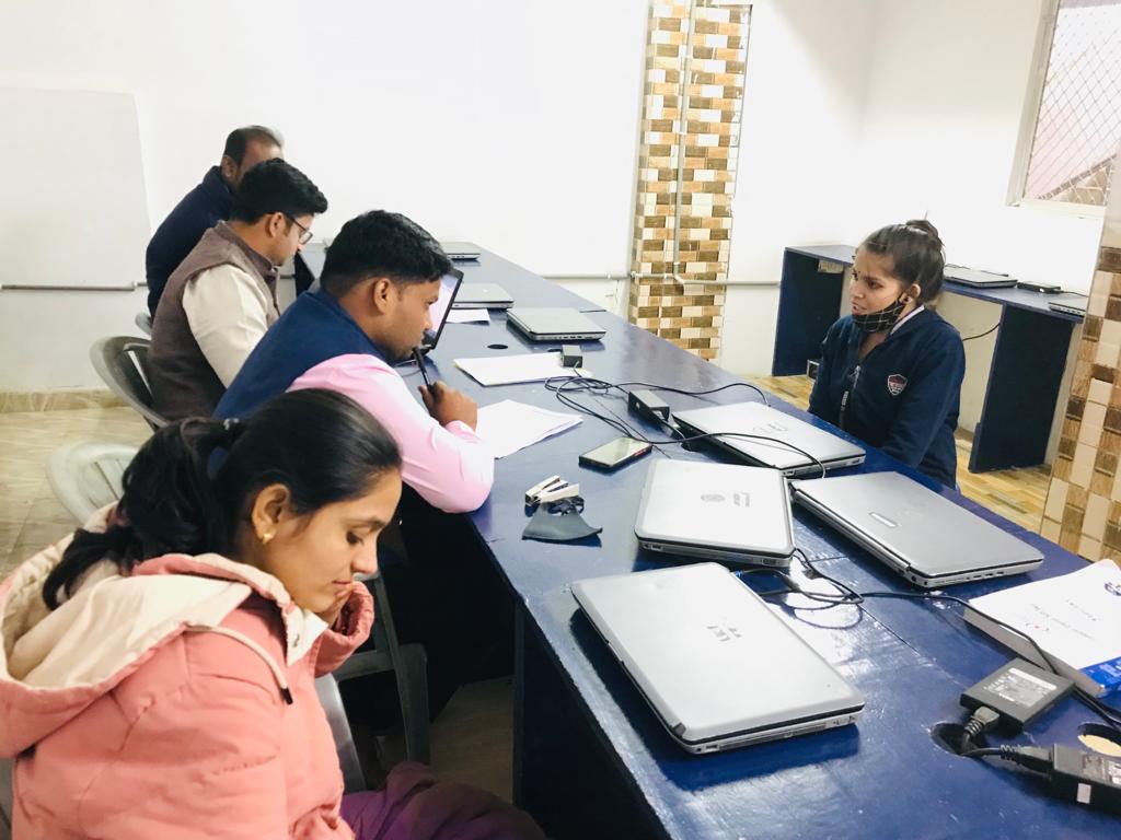 BABLEINDIA's tweet photo. Hiring Team from #CFSRajathanHospital, Ahmedabad at Dungarpur Centre, for placement interview of DPR II Batch-GDA-005 under @DDUGKYMoRD program.
@MSDESkillIndia
@MaheshK19071984
#skillingyouth #sustainablelivelihood #placementinterview https://t.co/xwBG0YeTK3