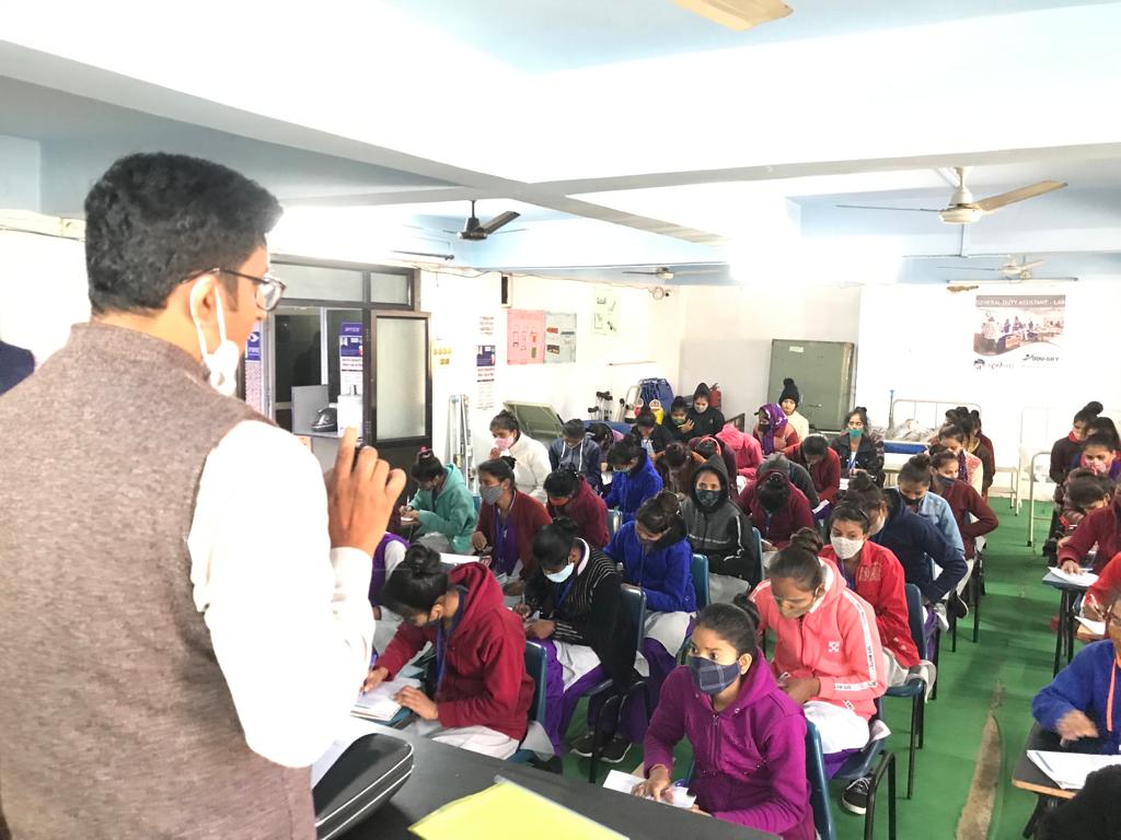 BABLEINDIA's tweet photo. Hiring Team from #CFSRajathanHospital, Ahmedabad at Dungarpur Centre, for placement interview of DPR II Batch-GDA-005 under @DDUGKYMoRD program.
@MSDESkillIndia
@MaheshK19071984
#skillingyouth #sustainablelivelihood #placementinterview https://t.co/xwBG0YeTK3