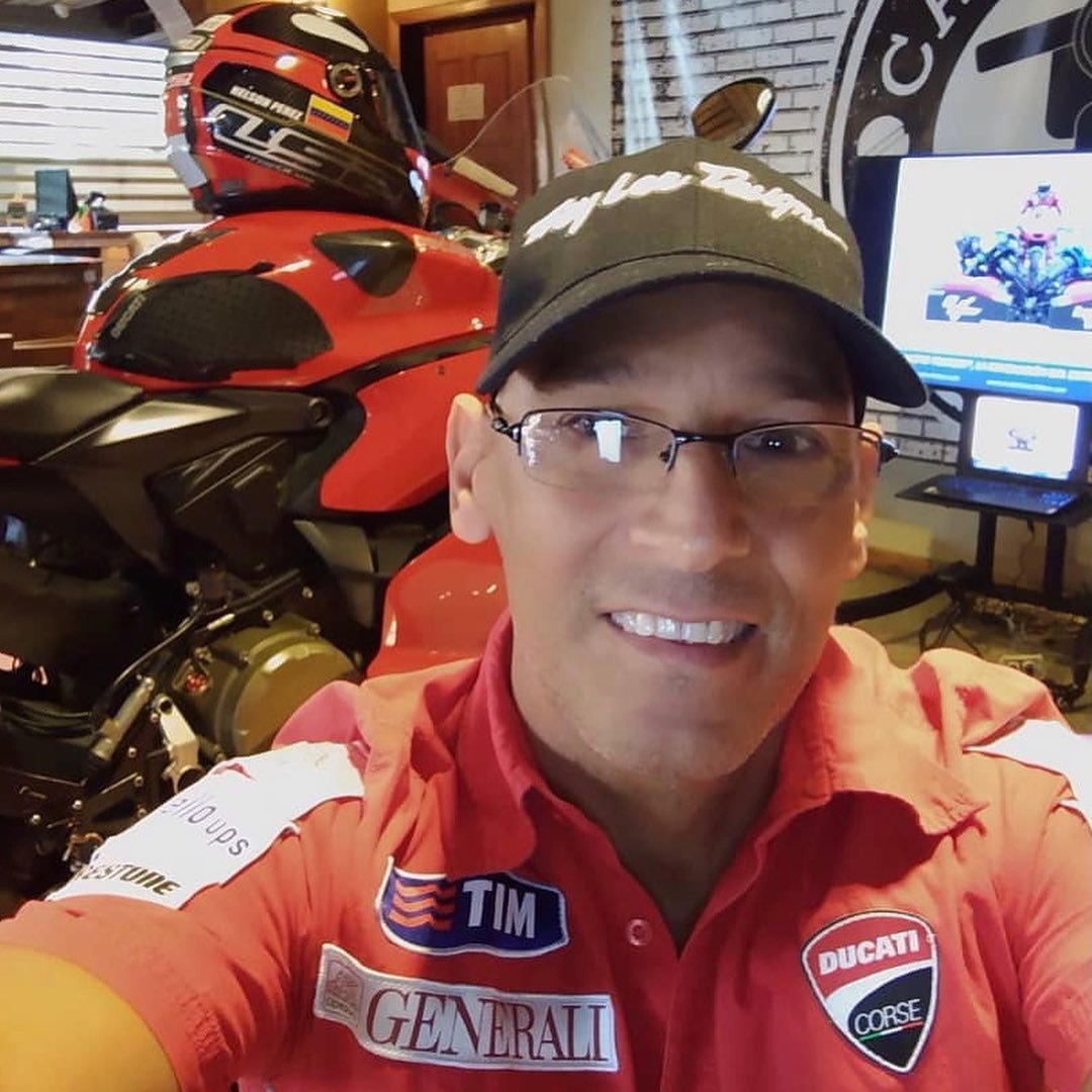 #instagramposts <a href="/ducati_vzla/">𝔻𝕌ℂ𝔸𝕋𝕀 ℝ𝕀𝔻𝔼ℝ𝕊 𝕍𝔼ℕ𝔼ℤ𝕌𝔼𝕃𝔸</a> <a href="/MotoTrainerLAT/">Moto Trainer LATAM</a> nos invitan #04dic y #05dic a partir de las 2 pm a la inauguración del 1er simulador de <a href="/MotoGP/">MotoGP™🏁</a> en #Venezuela ... la sensación de conducir motos en #4D y vivir la experiencia de un piloto profesional en <a href="/caferacerbar_ve/">Café Racer Bar VE</a> #ducatiriders