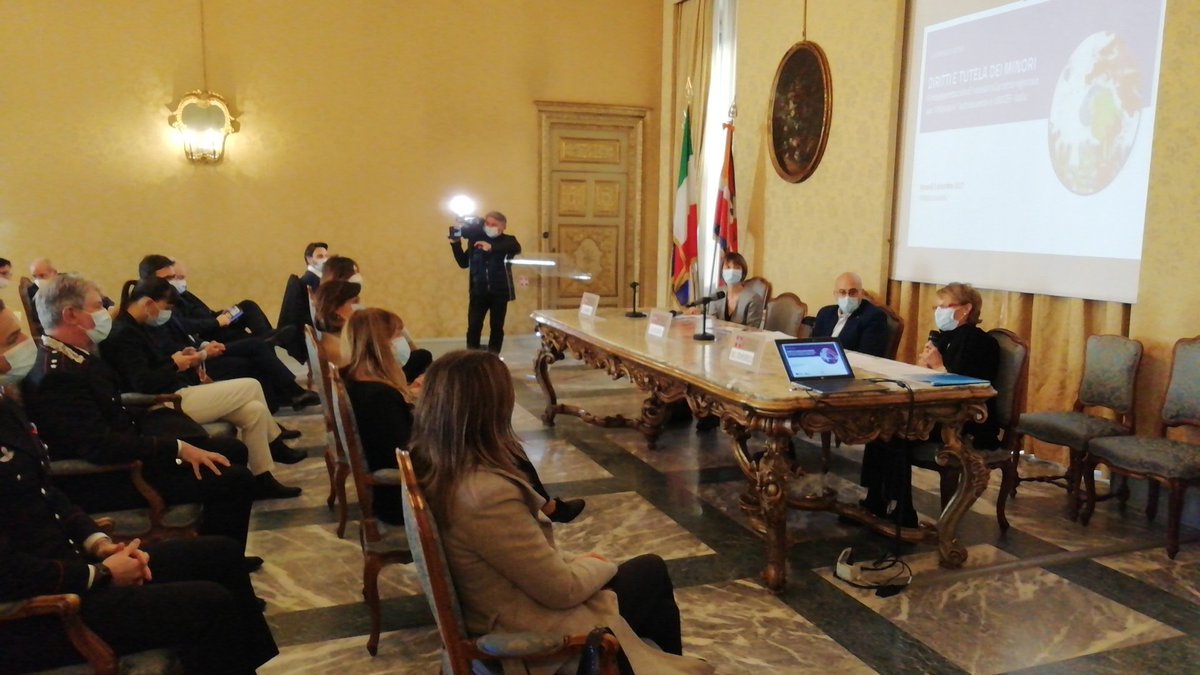 Protocollo <a href="/UNICEF_Italia/">UNICEF Italia</a> e #GaranteregionaleInfanziaAdolescenza A seguito della #pandemia la salute mentale dei più piccoli è diventato il tema su cui lavorare. Così come la #povertà relativa, in cui vivono in Piemonte il 16,1% dei ragazzi.Vivono in alloggi non adatti il 12,4%