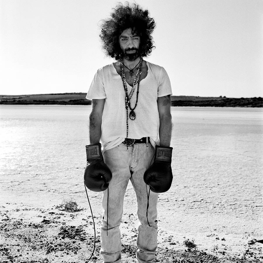 New record "ARA" by <a href="/AraMalikian/">Ara Malikian</a> 

Pictures and lettering by Anton Corbijn

#corbijn