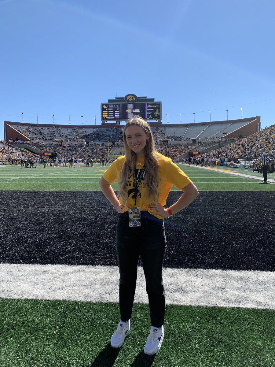 I AM GOING TO BE A HAWKEYE!! GO HAWKS💛🖤 <a href="/CoachRGillispie/">Renee Gillispie</a> <a href="/TrenaPrater/">Trena Peel-Prater</a> <a href="/CoachRDillinger/">Rick Dillinger</a> <a href="/iowasoftball/">Iowa Softball</a>