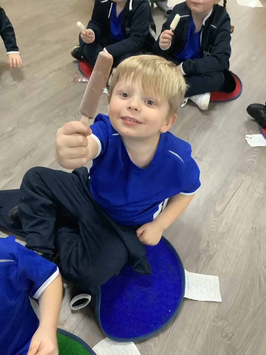 HopePrimarySch's tweet photo. Science in reception this afternoon was very exciting. We have been exploring freezing and melting. We have set up our own science experiment - what will happen to our bugs after a weekend in the freezer? How will we get our bugs back? #freezingandmelting #exploringwinter https://t.co/tWGdIlFS0H