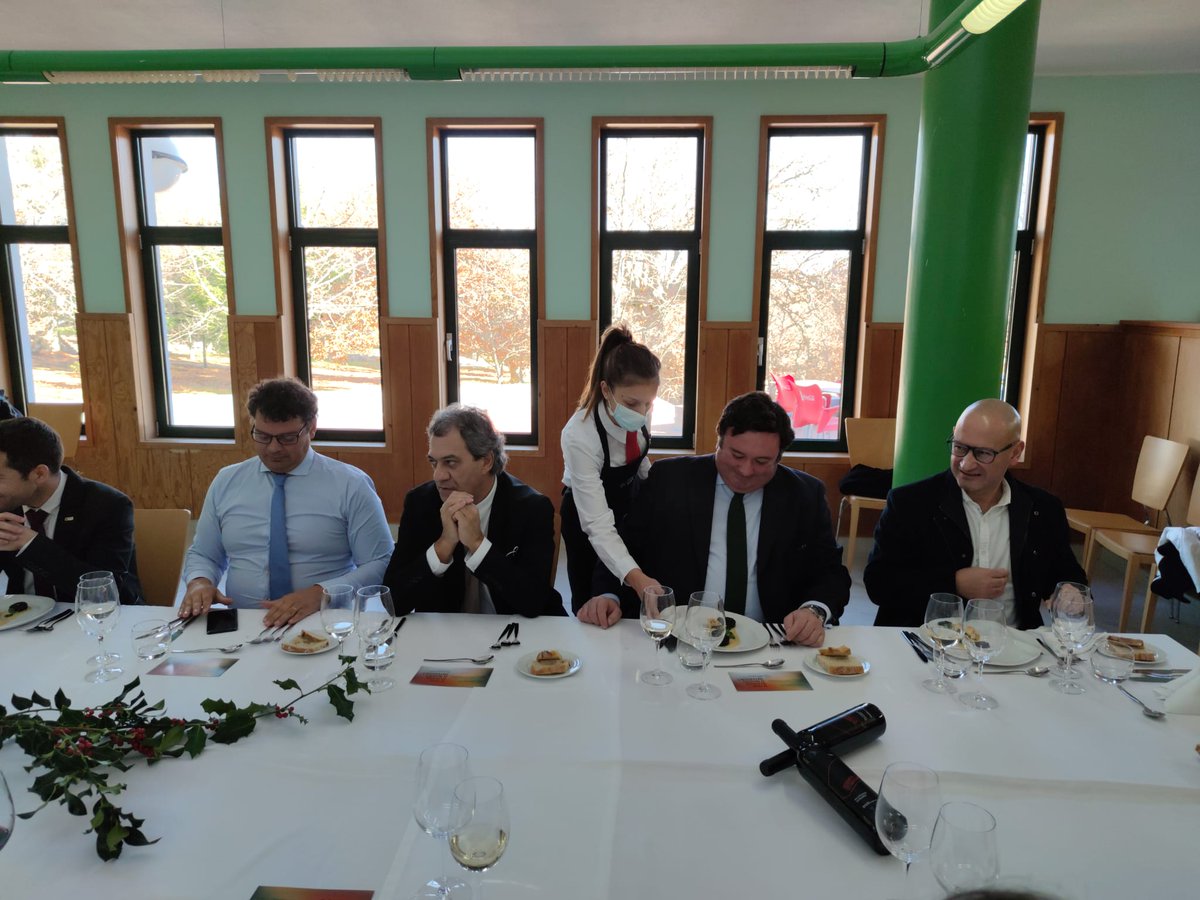 upguarda's tweet photo. Almoço de hoje, servido aos membros do Conselho Coordenador dos Institutos Superiores Politécnicos (CCISP) no Politécnico da Guarda. O almoço foi confecionado por estudantes da Escola Superior de Hotelaria e Turismo do IPG.  #esth #ipg #ccisp https://t.co/CIaJT4JuQ2