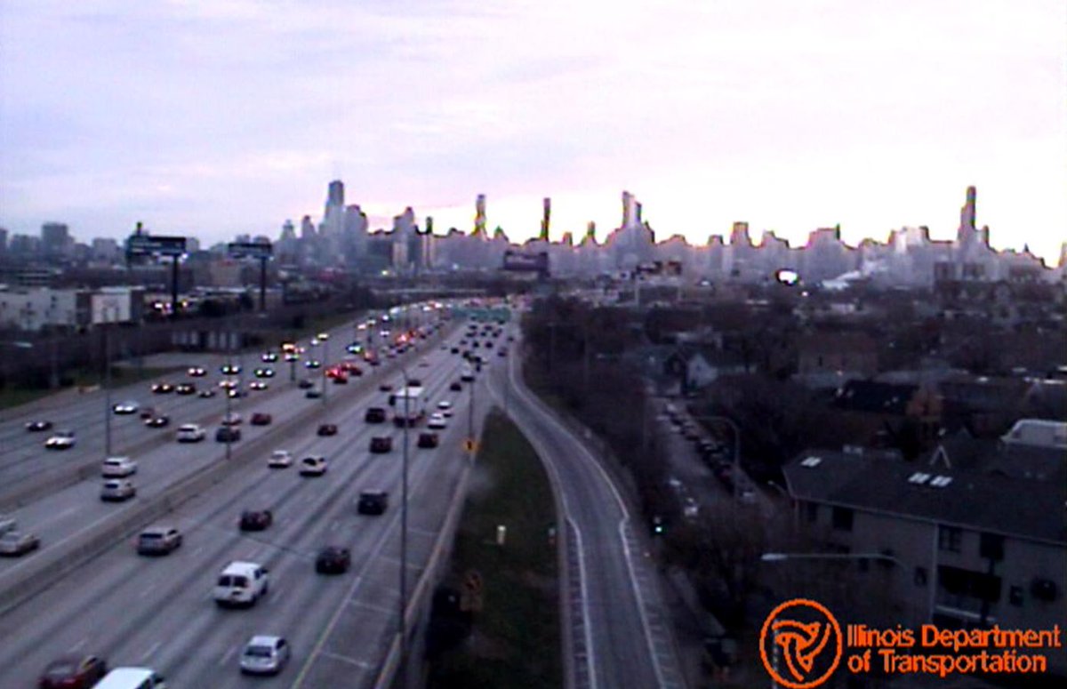 WBBM1059Traffic's tweet photo. #FridayLight™ levels of #ChicagoTraffic awaiting you on the expressways and tollways this morning. You'll encounter slow downs here and there but overall conditions are pretty stress free. @WBBMNewsradio https://t.co/xZDyeiHCcO