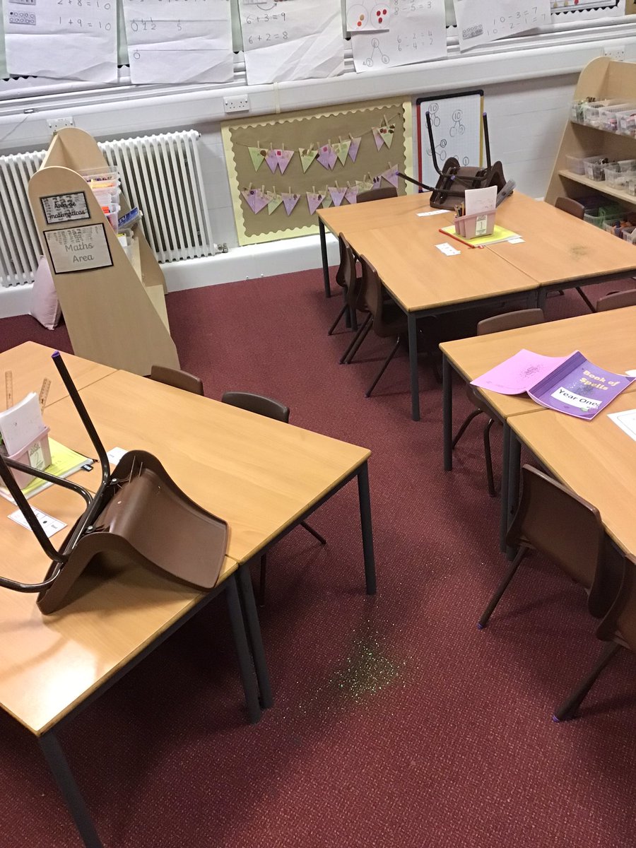 ABCPschool's tweet photo. #Class1D have had a witchy visitor!! #ABEnglish https://t.co/6K1lcSZnrn