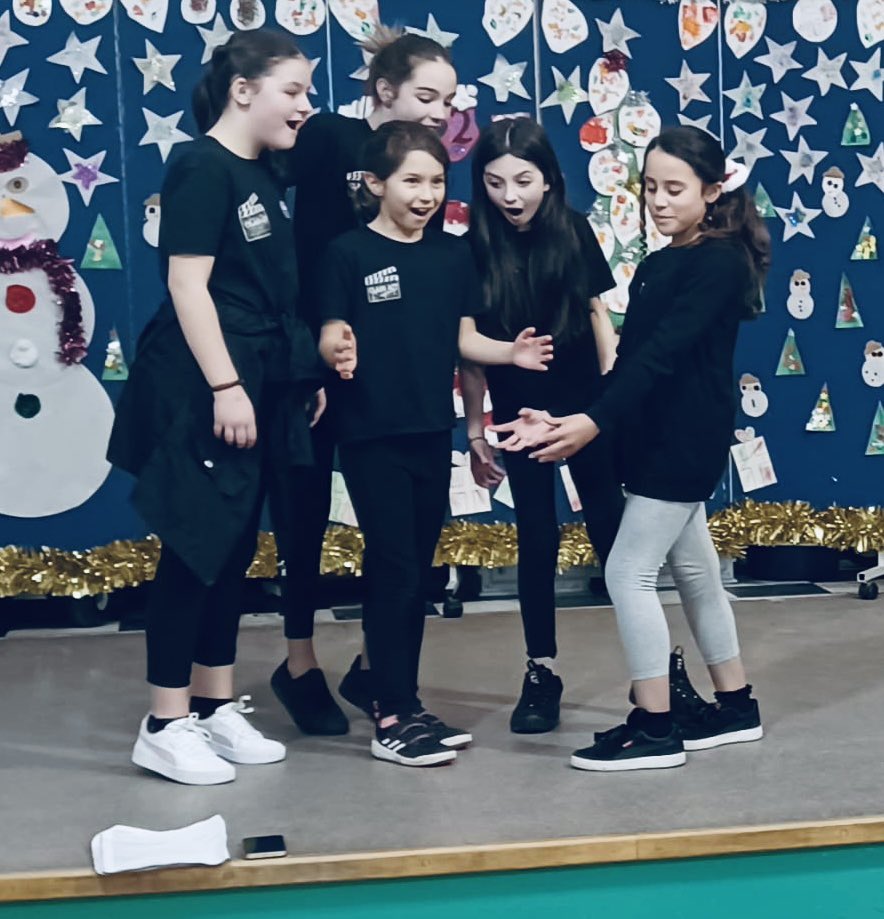 classactclasses's tweet image. @classactclasses Bird Girls just wanna have fun! #drama #seussicaljr