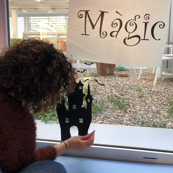bibcaoliveres's tweet photo. Mireu! el Racó Màgic d'infantil -que tant agrada als més petitets- encara és més màgic!!!🤩
gràcies al #bibliolabxbm de tall de vinil, un projecte de la Diputació de Barcelona 
#bibliolabxbm 
@bibliotequesxbm 

#laboratorisportàtils #talldevinil #tecnologies #bibliotequesvo https://t.co/3cKUD0uWCg