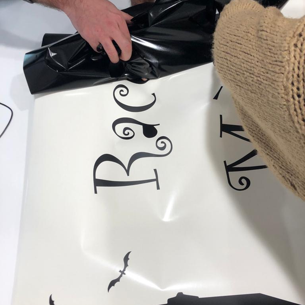 bibcaoliveres's tweet photo. Mireu! el Racó Màgic d'infantil -que tant agrada als més petitets- encara és més màgic!!!🤩
gràcies al #bibliolabxbm de tall de vinil, un projecte de la Diputació de Barcelona 
#bibliolabxbm 
@bibliotequesxbm 

#laboratorisportàtils #talldevinil #tecnologies #bibliotequesvo https://t.co/3cKUD0uWCg