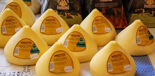 abcdesevilla's tweet photo. Las localidades de #Aracena, Los Marines, Cumbres Mayores, Fuenteheridos y Castaño del Robledo, en la sierra de Huelva, y El Pedroso, en la sierra Norte de #Sevilla, acogen distintas ferias agroalimentarias y de productos artesanales 🍴😋https://t.co/9seZpetYYa https://t.co/Ue9PSFnryj