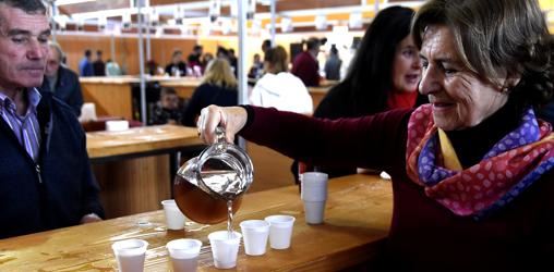 abcdesevilla's tweet photo. Las localidades de #Aracena, Los Marines, Cumbres Mayores, Fuenteheridos y Castaño del Robledo, en la sierra de Huelva, y El Pedroso, en la sierra Norte de #Sevilla, acogen distintas ferias agroalimentarias y de productos artesanales 🍴😋https://t.co/9seZpetYYa https://t.co/Ue9PSFnryj