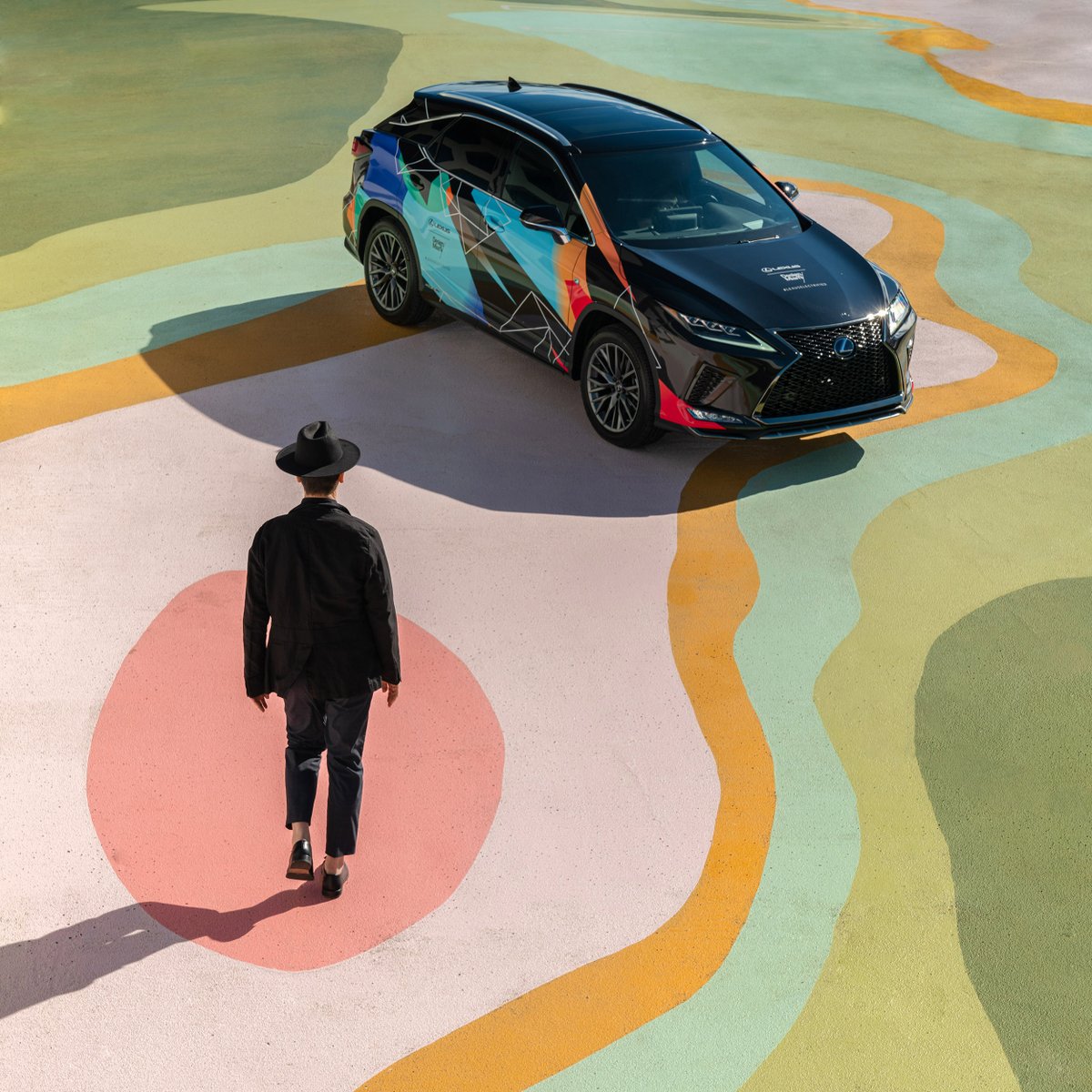 Lexus_SA's tweet photo. A work of art in a world of art. The #LexusRX 450h captured by @thismintymoment
#LexusElectrified #LexusHybrid #DesignMiami
#BeyondTheRoad #LexusDesign https://t.co/tlYBGZfePb